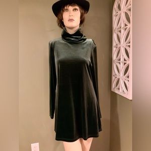 DG2 by Diane Gilman green velvet turtleneck shirt brand new size small
